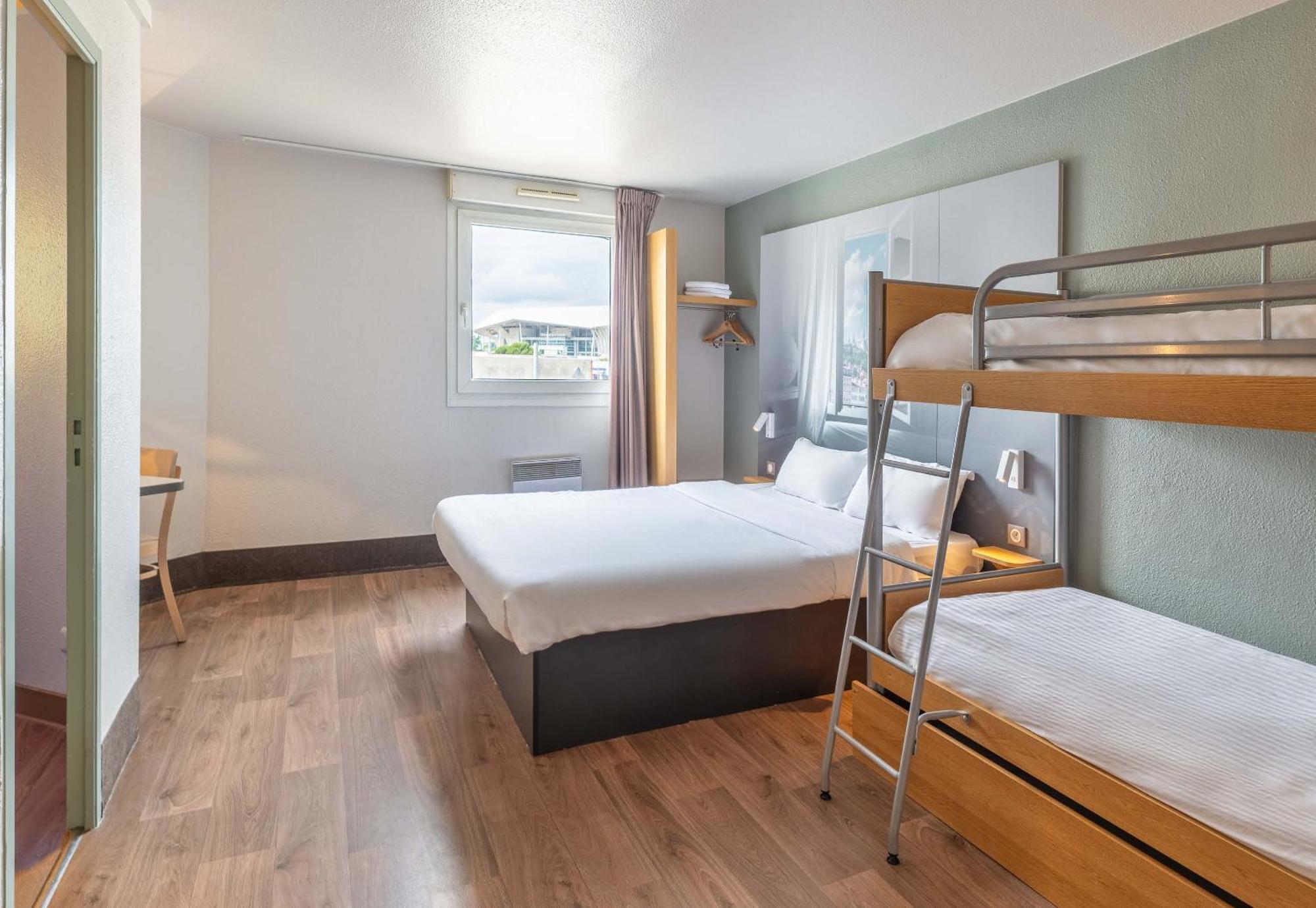 B&B Hotel Lyon Grand Stade Meyzieu Εξωτερικό φωτογραφία