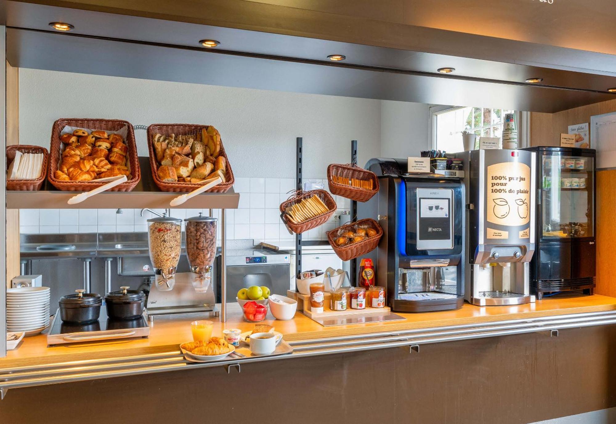 B&B Hotel Lyon Grand Stade Meyzieu Εξωτερικό φωτογραφία