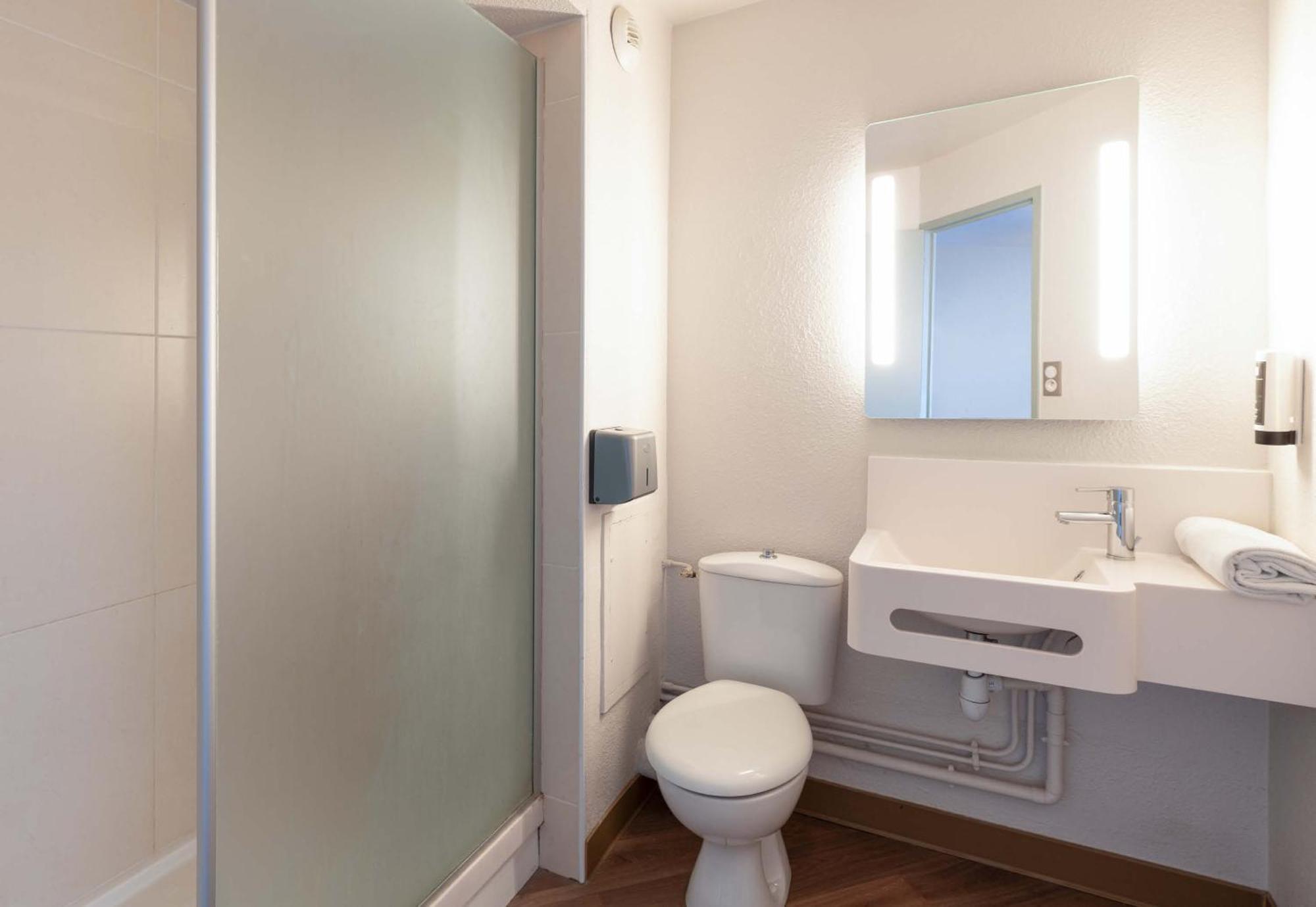 B&B Hotel Lyon Grand Stade Meyzieu Εξωτερικό φωτογραφία