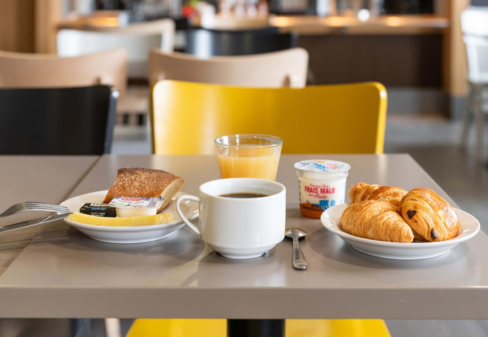 B&B Hotel Lyon Grand Stade Meyzieu Εξωτερικό φωτογραφία