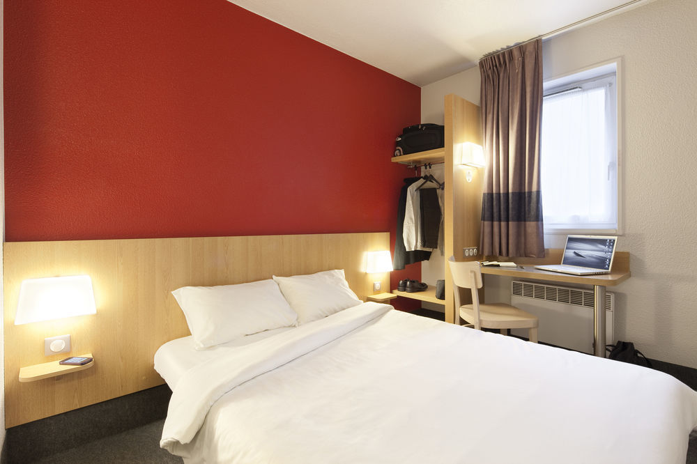 B&B Hotel Lyon Grand Stade Meyzieu Εξωτερικό φωτογραφία